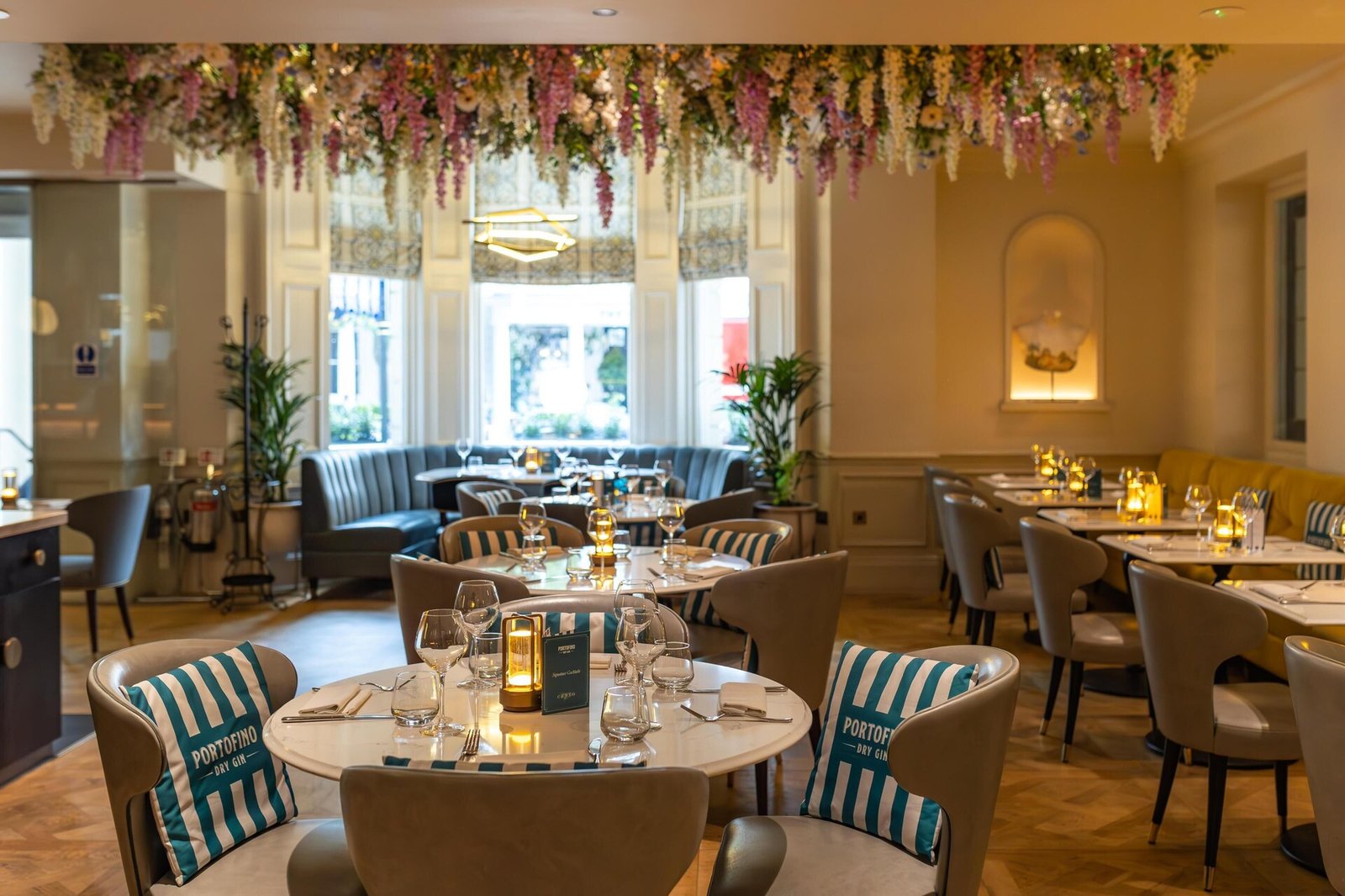 100 Queen's Gate Hotel London Kensington, Curio Collection by Hilton — eat & drink