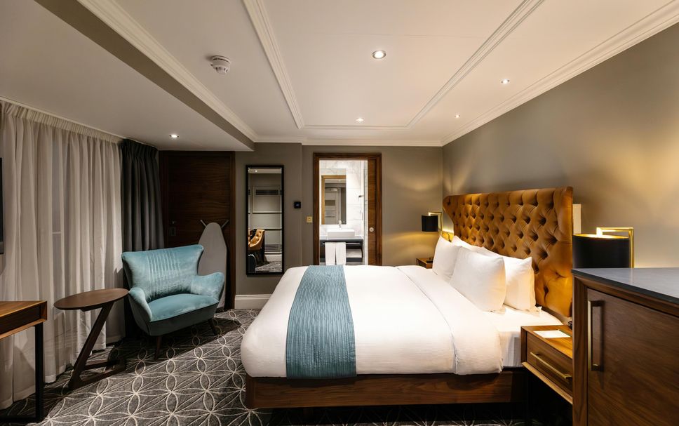100 Queen's Gate Hotel London Kensington, Curio Collection by Hilton — rooms