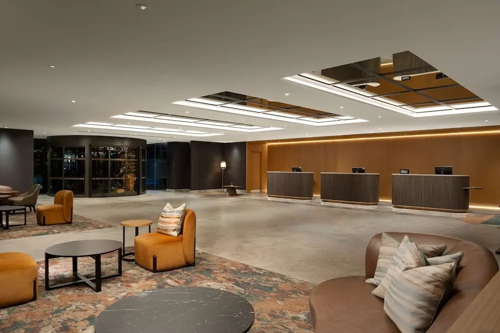 Hilton London Metropole — vibe