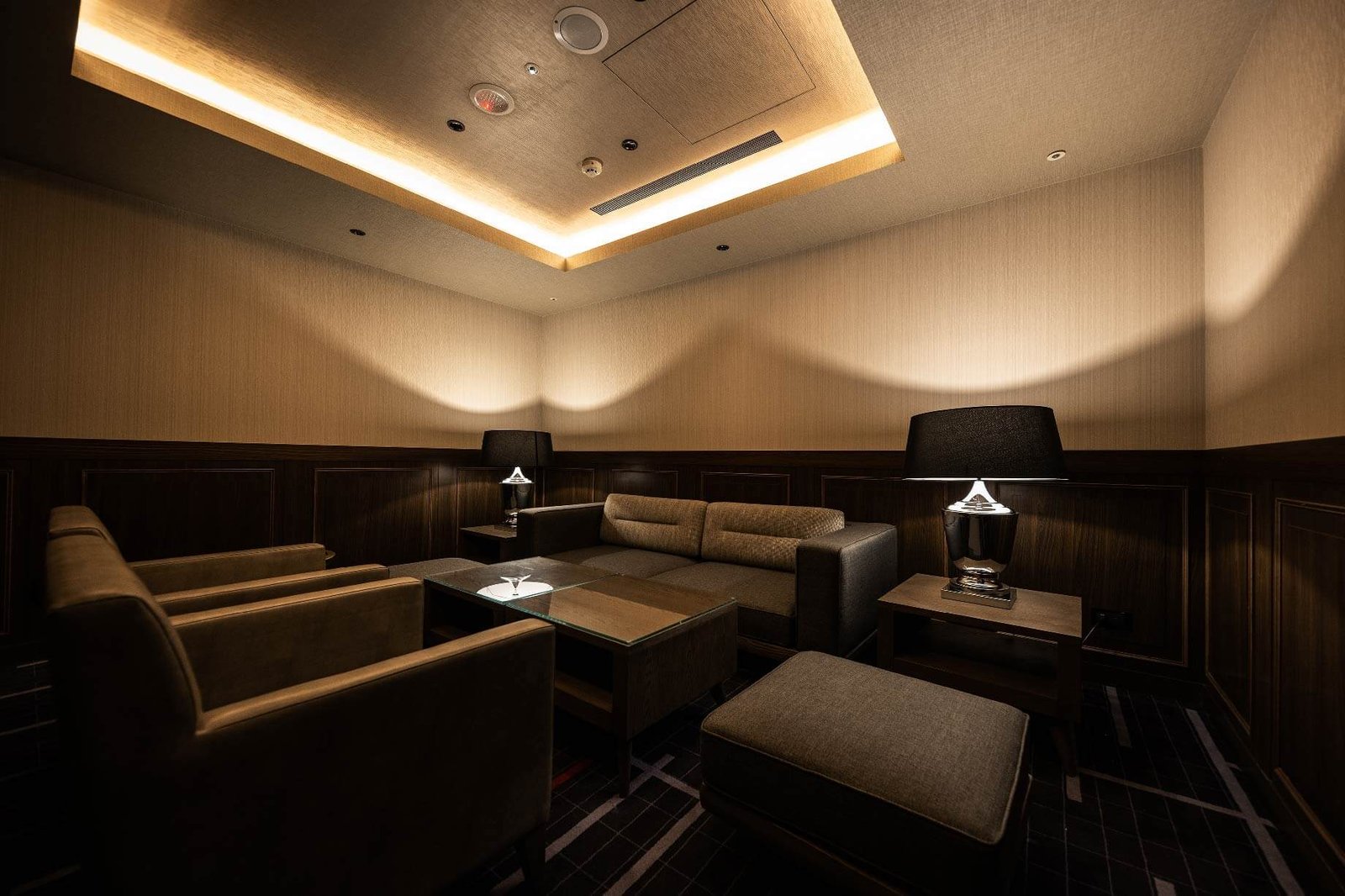 Hotel Metropolitan Premier — vibe