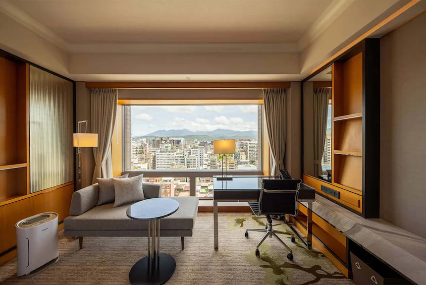 Hotel Metropolitan Premier — rooms