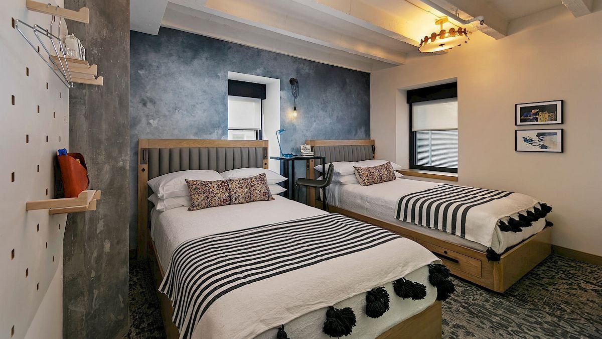 The Wayfarer Downtown LA, Tapestry Collection by Hilton — rooms