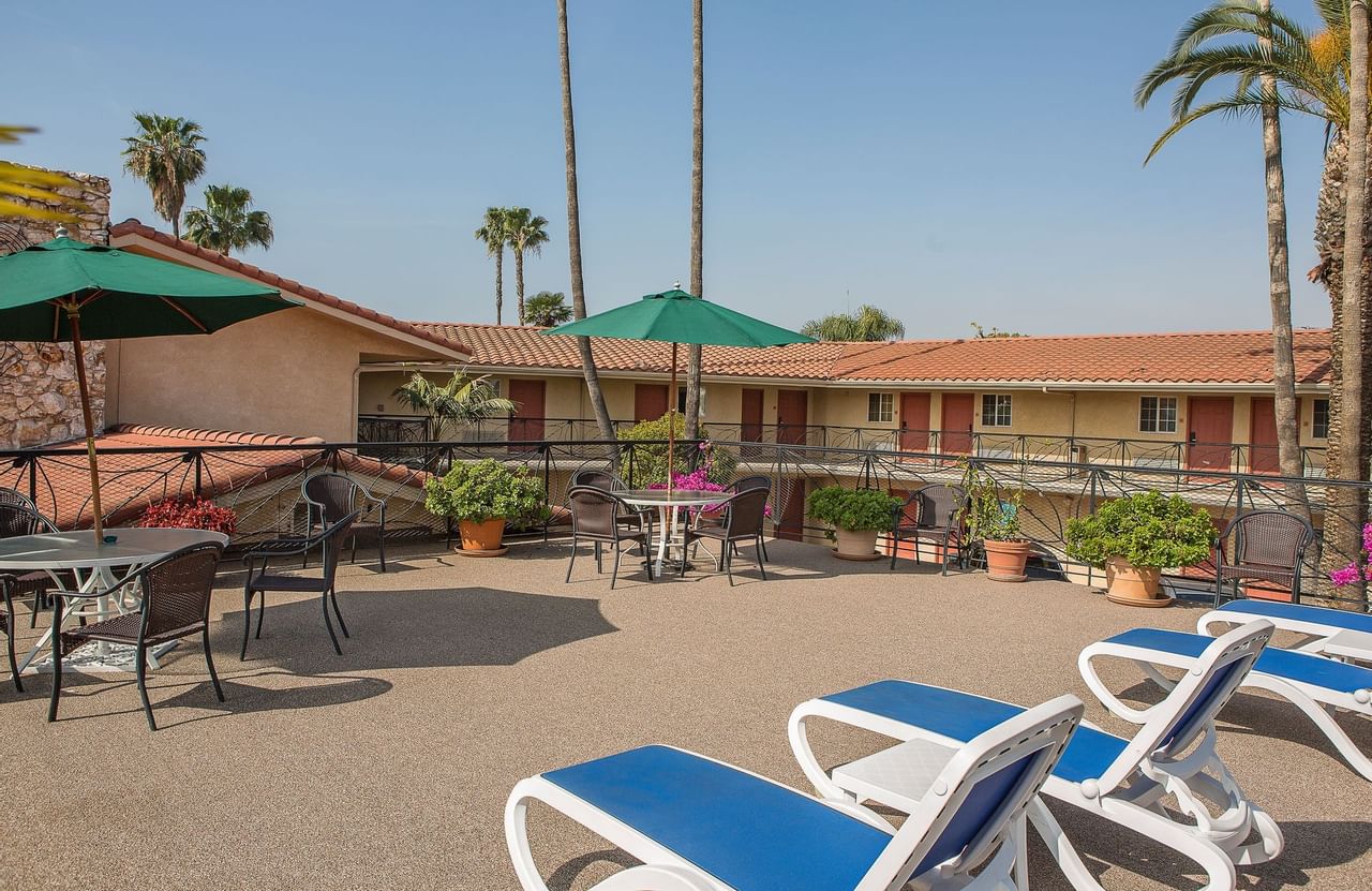 Safari Inn, a Coast Hotel — vibe