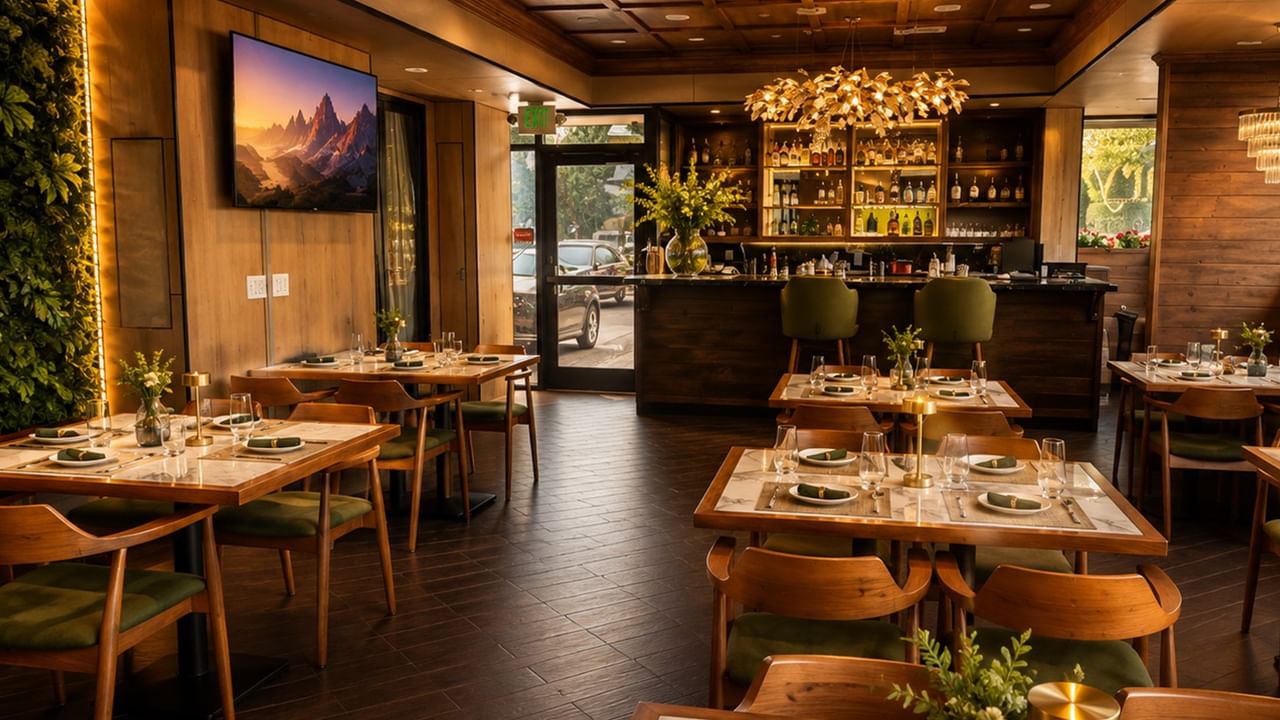 Safari Inn, a Coast Hotel — eat & drink