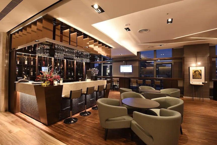 Caesar Metro Taipei — eat & drink