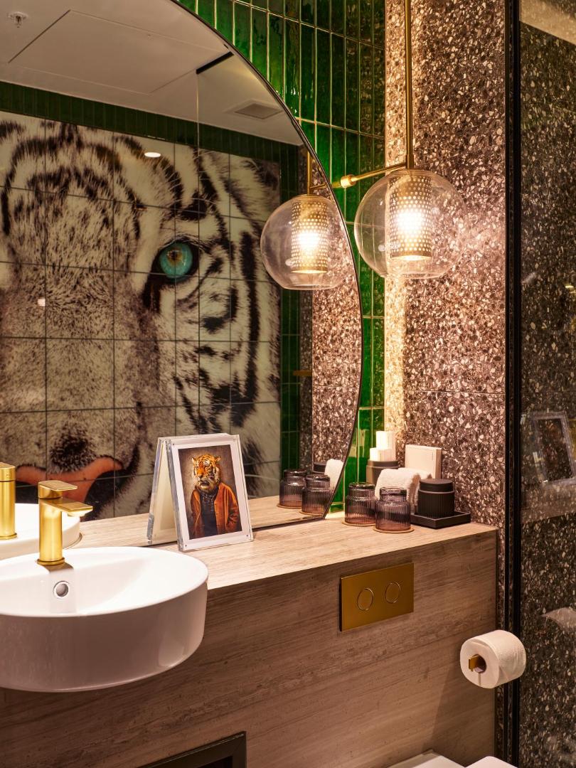 The Motley Hotel Melbourne, Tapestry Collection by Hilton — rooms