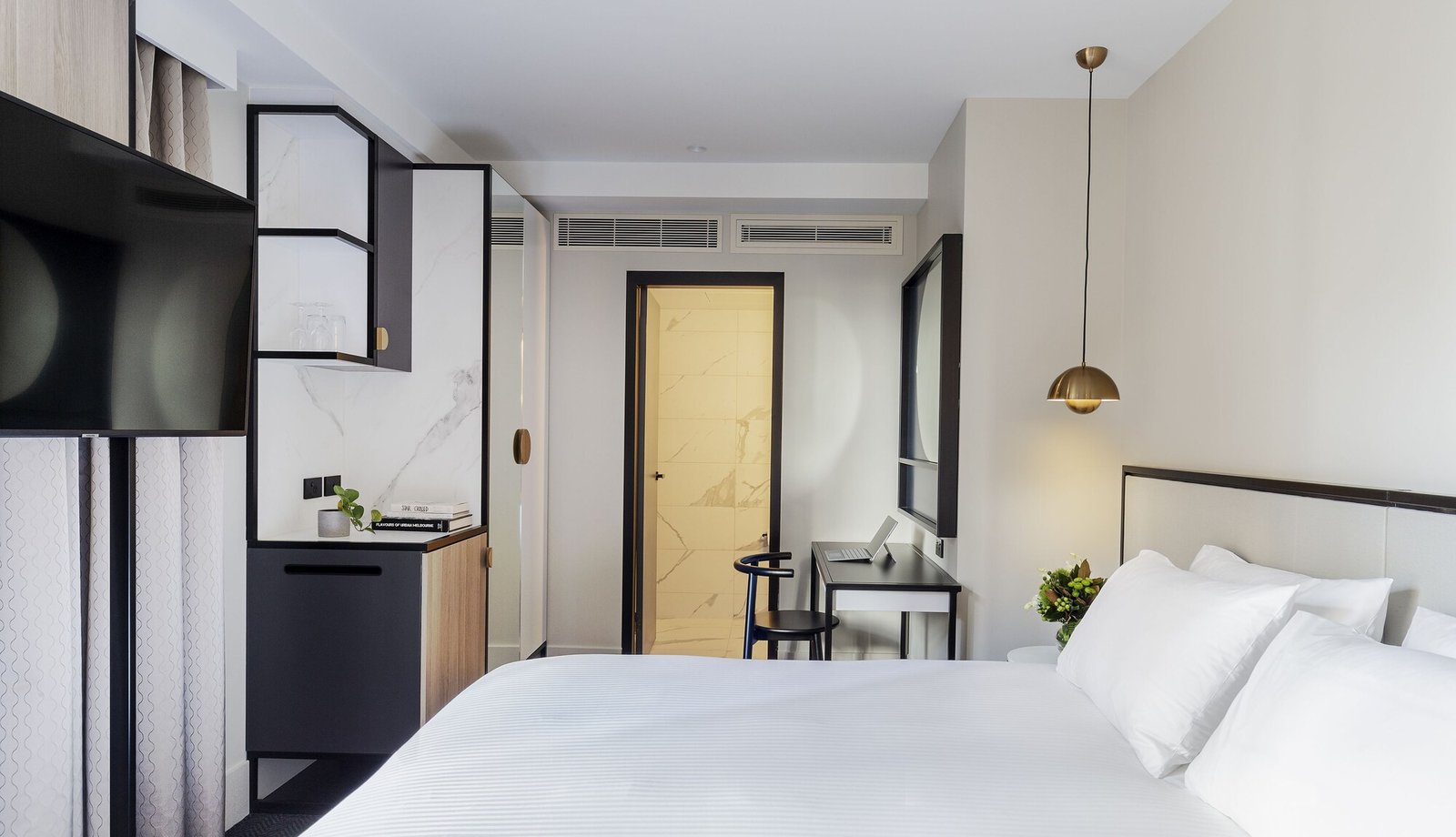Brady Hotels Jones Lane — rooms