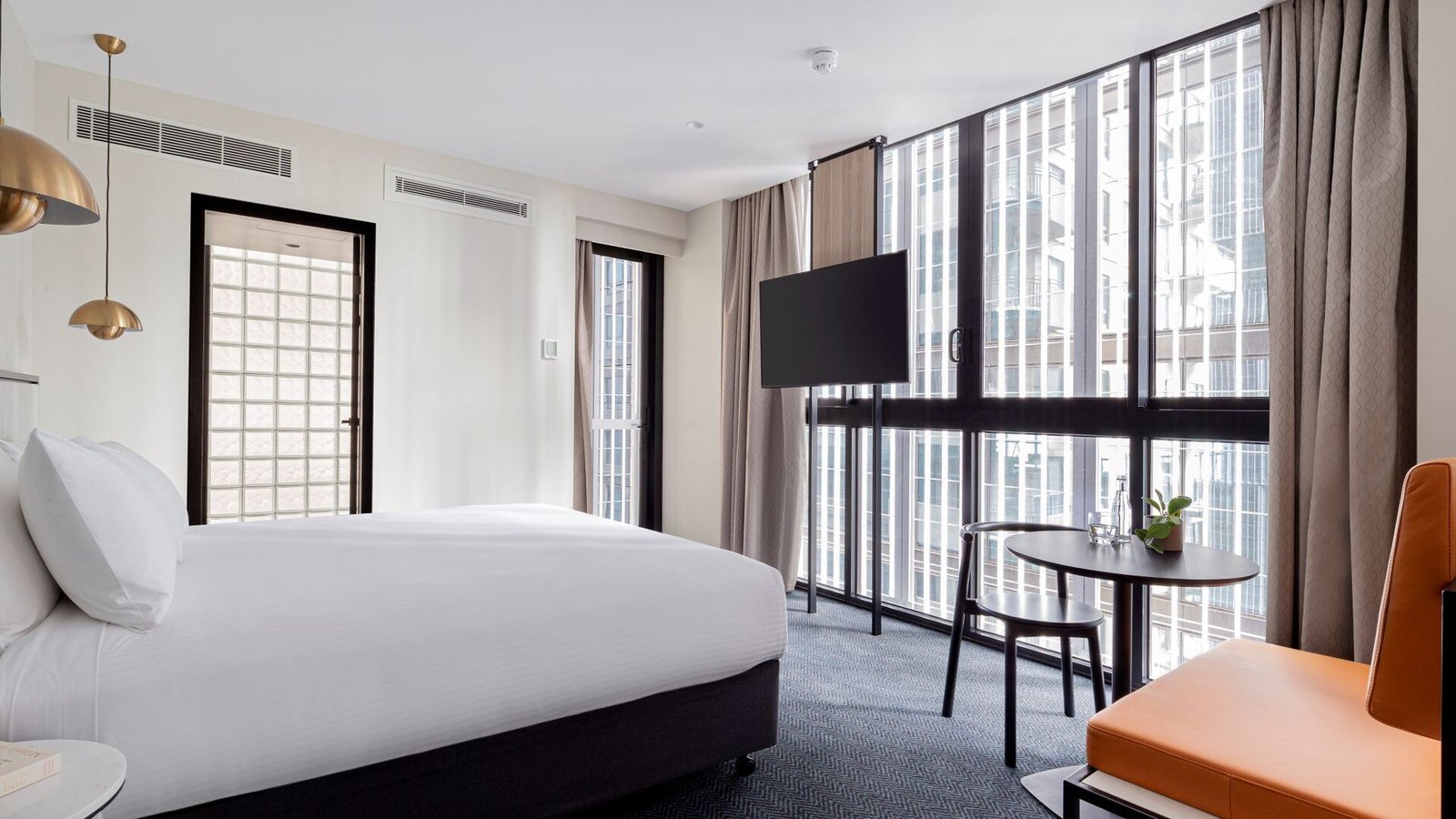 Brady Hotels Jones Lane — rooms