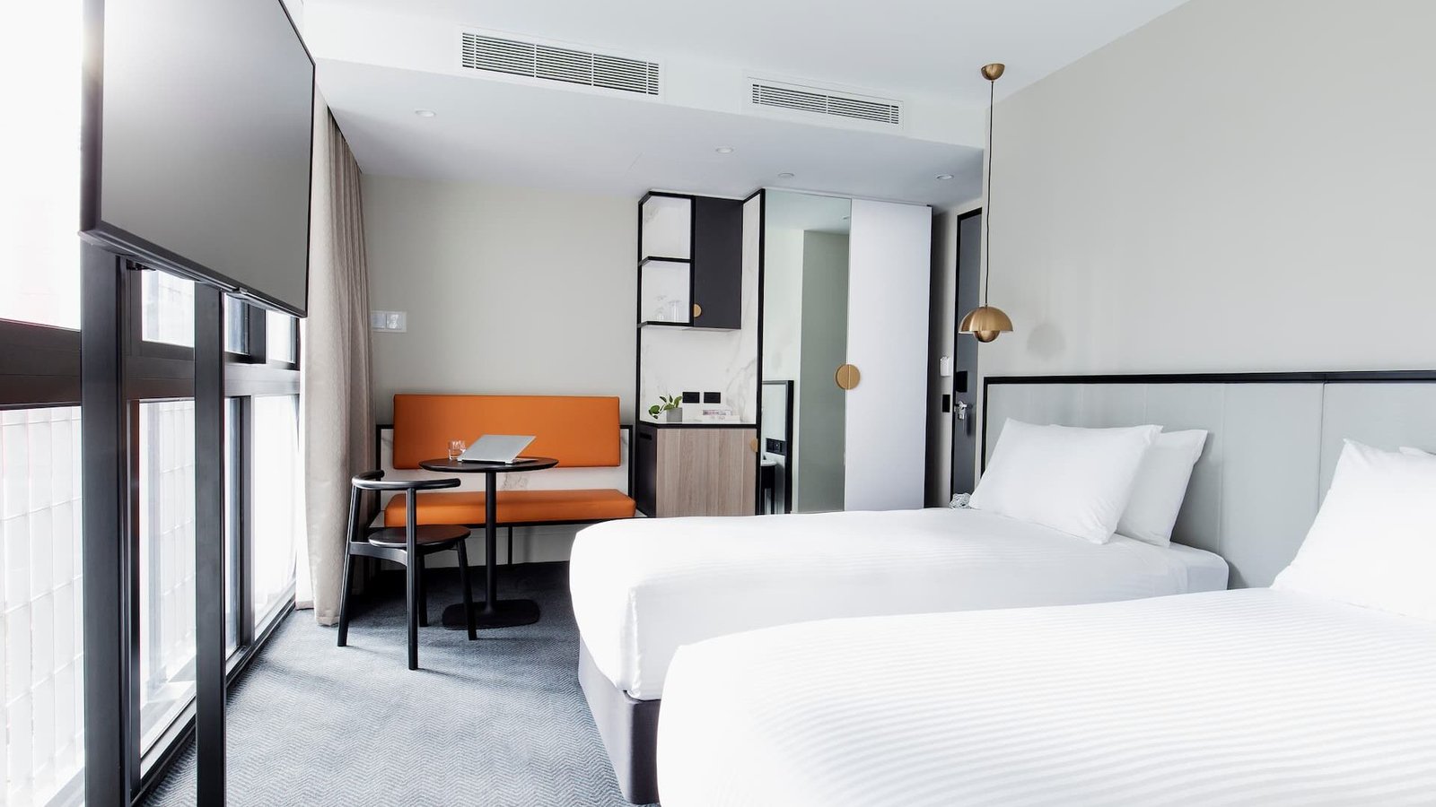 Brady Hotels Jones Lane — rooms