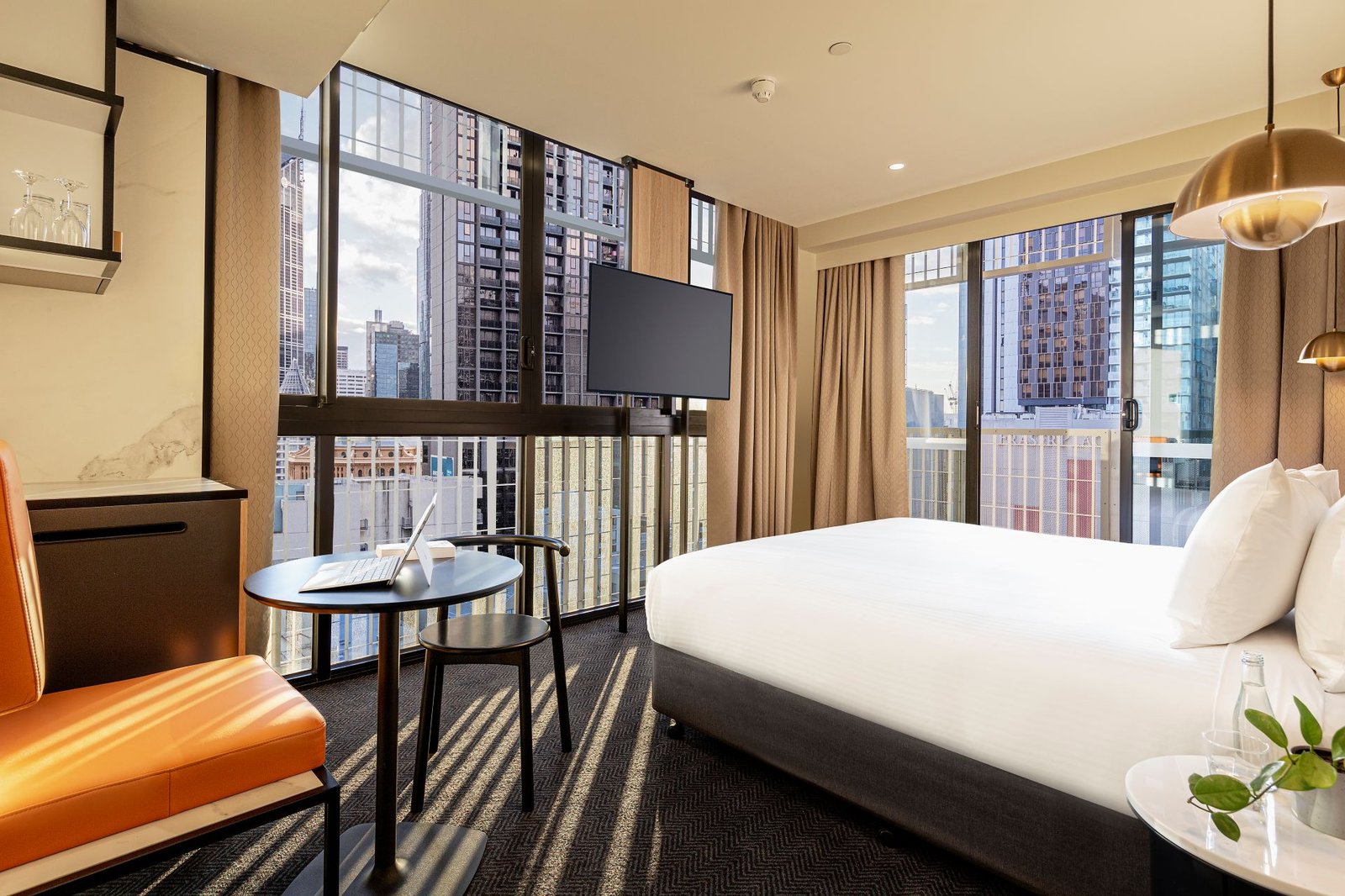 Brady Hotels Jones Lane — rooms