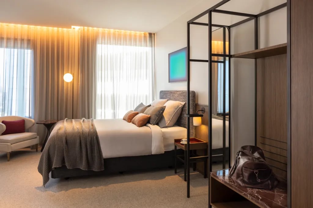 Next Hotel Melbourne, Curio Collection by Hilton — rooms