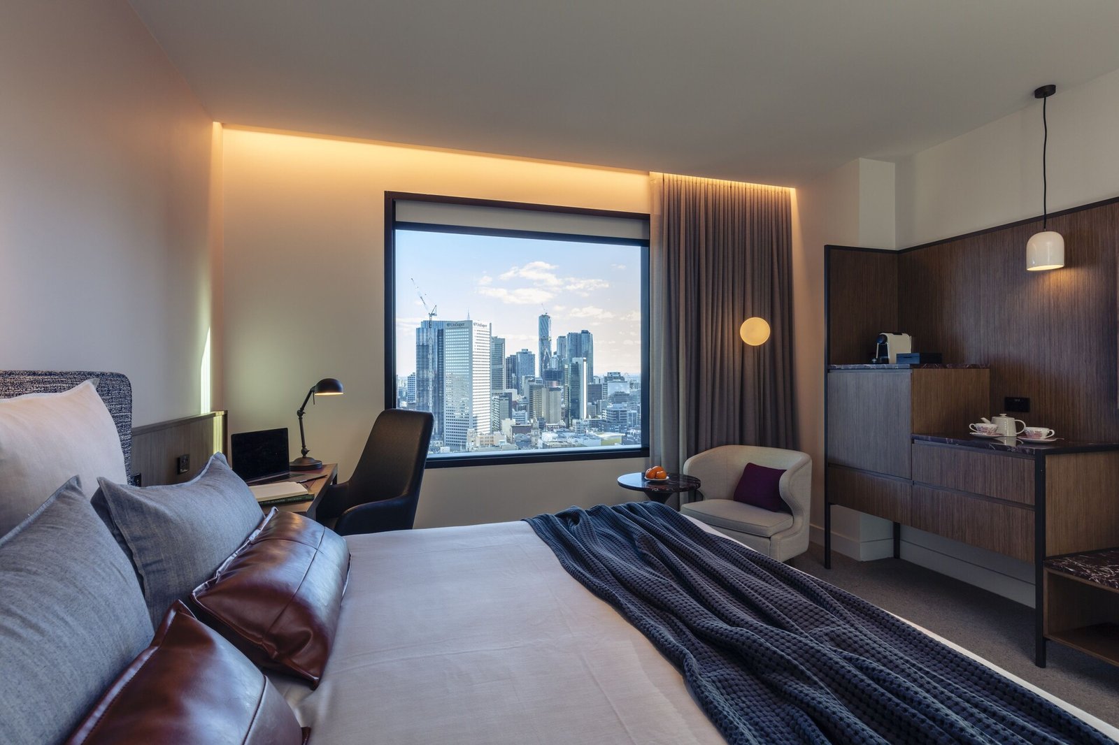 Next Hotel Melbourne, Curio Collection by Hilton — rooms