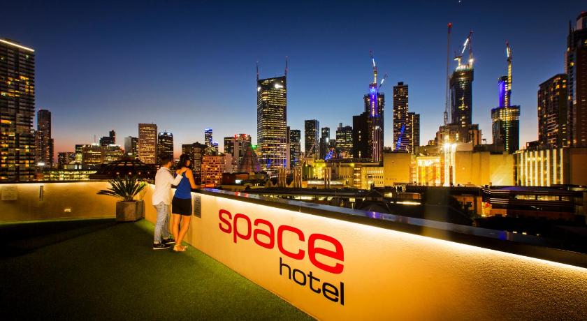 Space Hotel — vibe