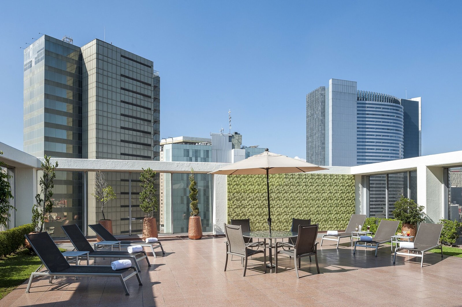 Hotel Casa Blanca — vibe