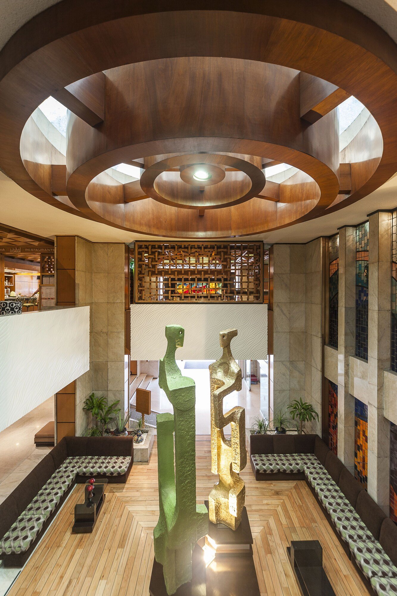 Hotel Casa Blanca — vibe