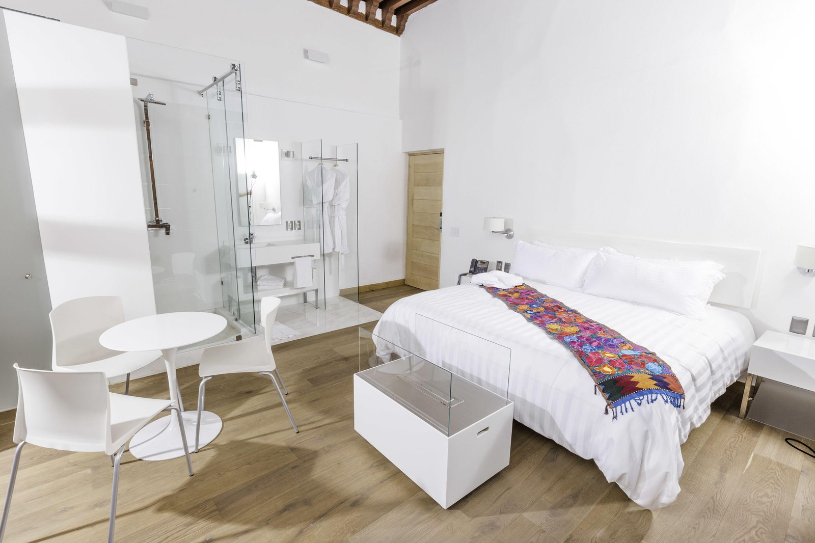 Domingo Santo — rooms