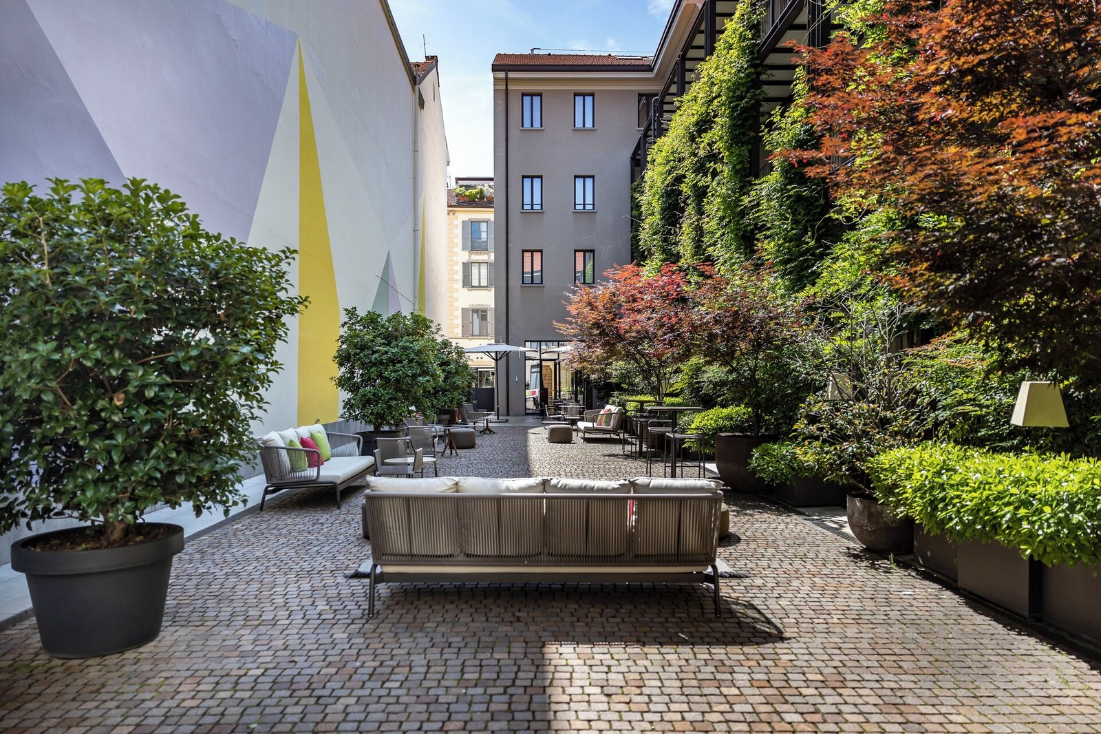 Savona 18 Suites — vibe