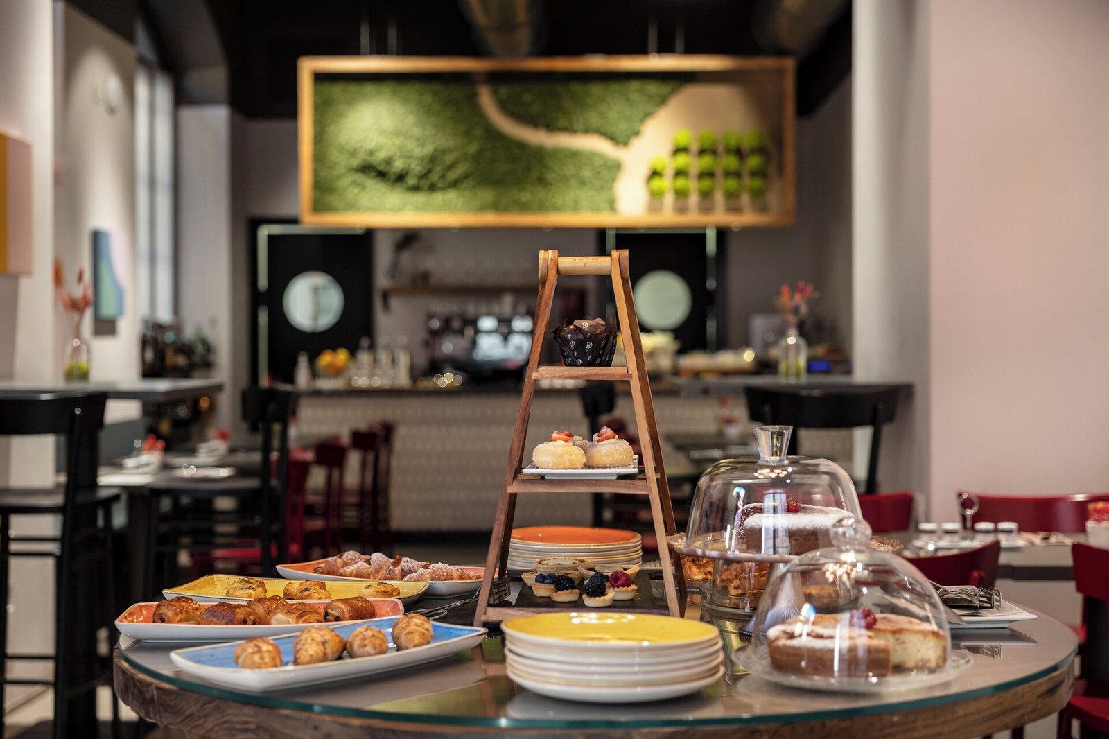 Savona 18 Suites — eat & drink