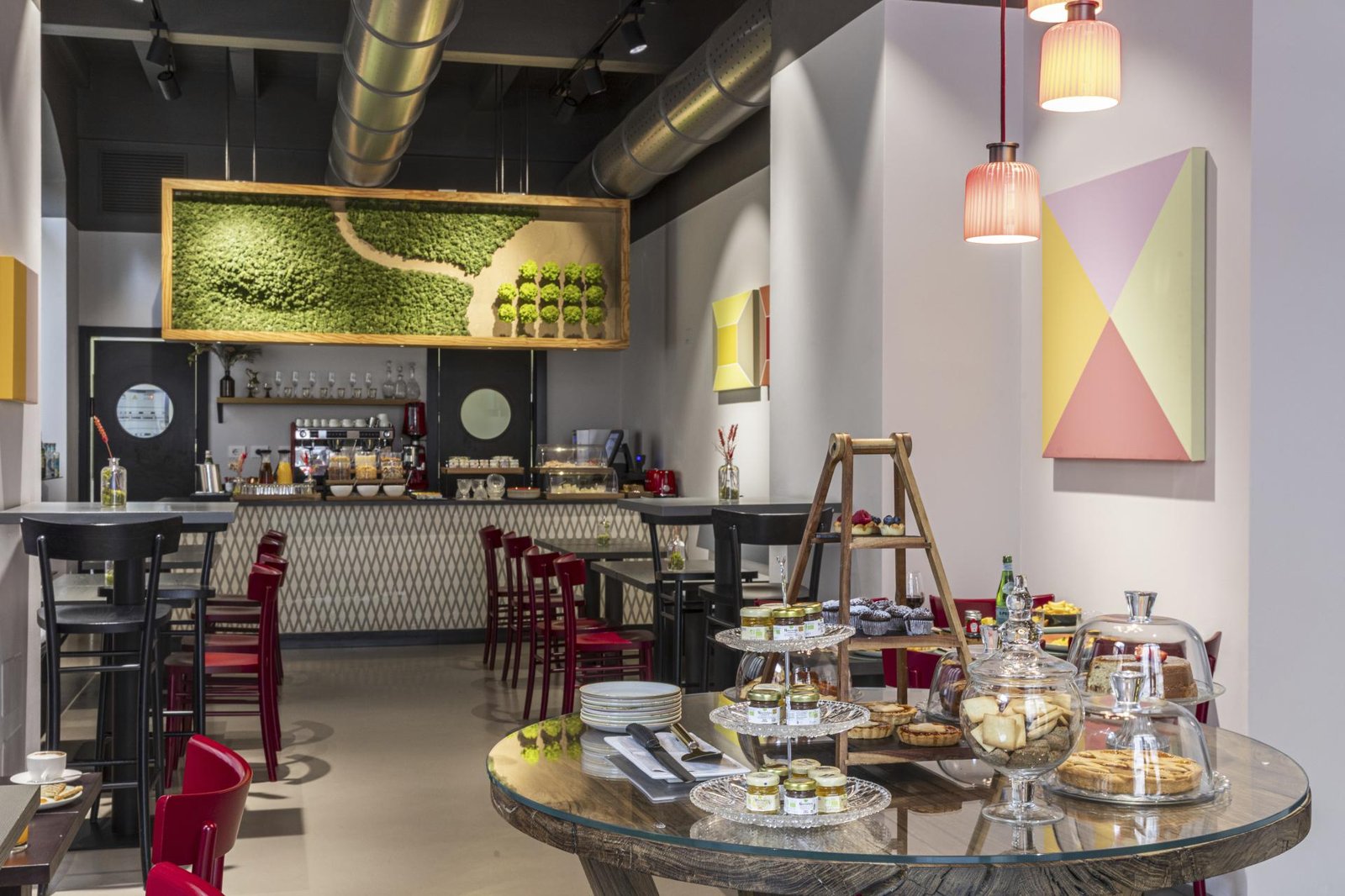 Savona 18 Suites — eat & drink