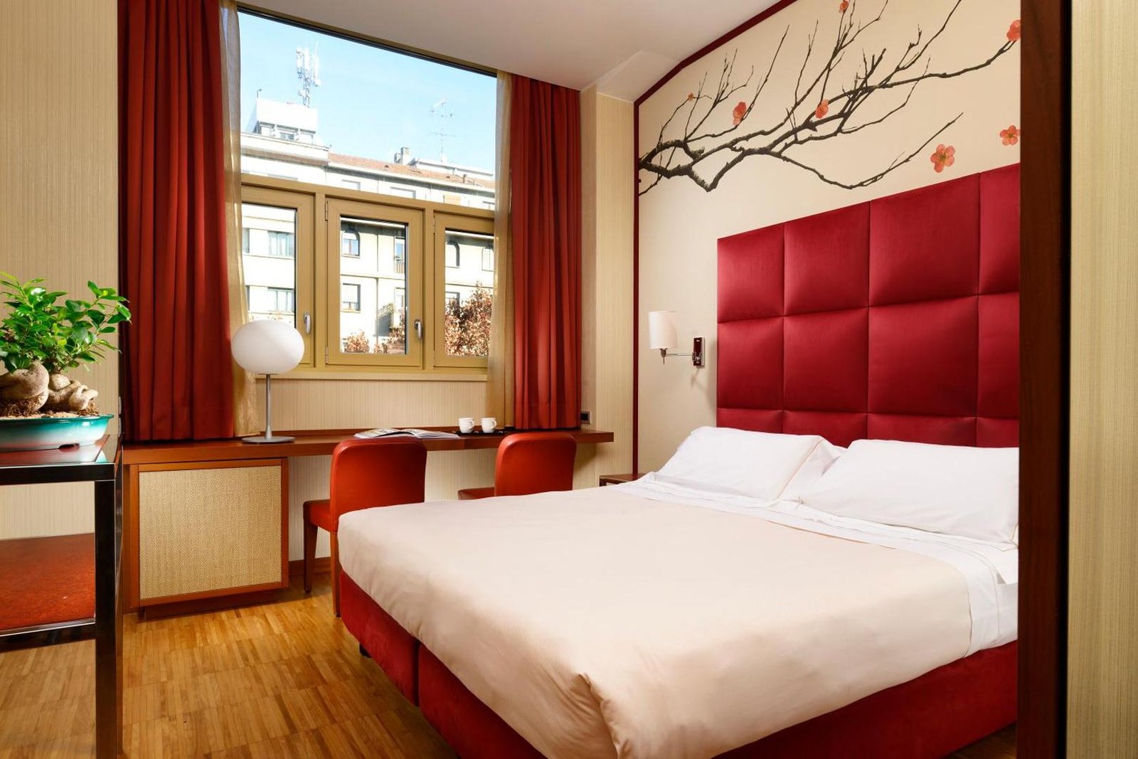 Enterprise Hotel — rooms