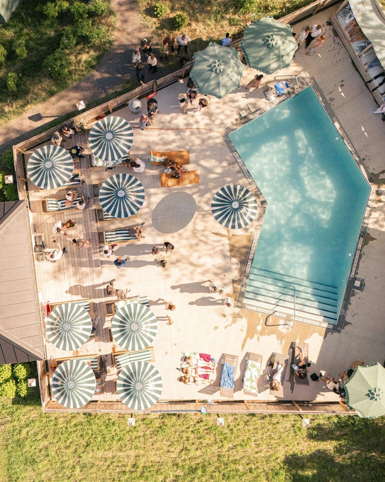 Camptown Hotel, the pool