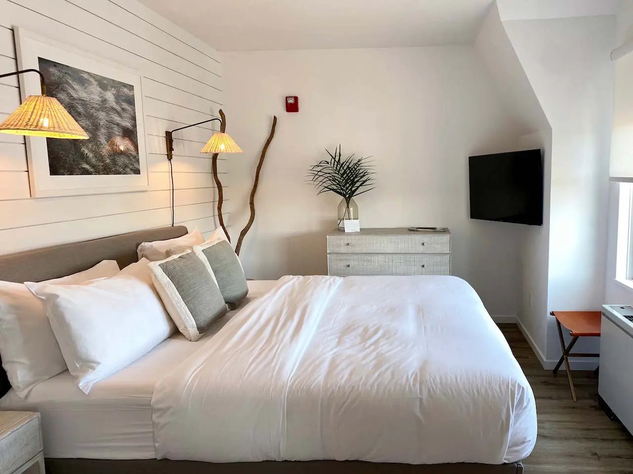 The Menhaden — rooms