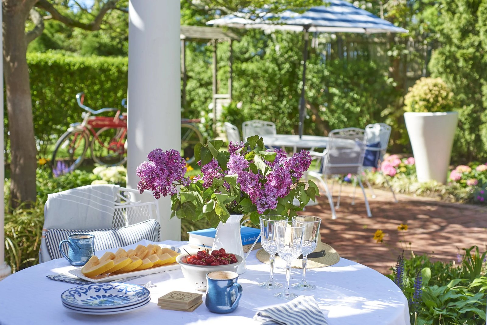Bellport Inn — vibe