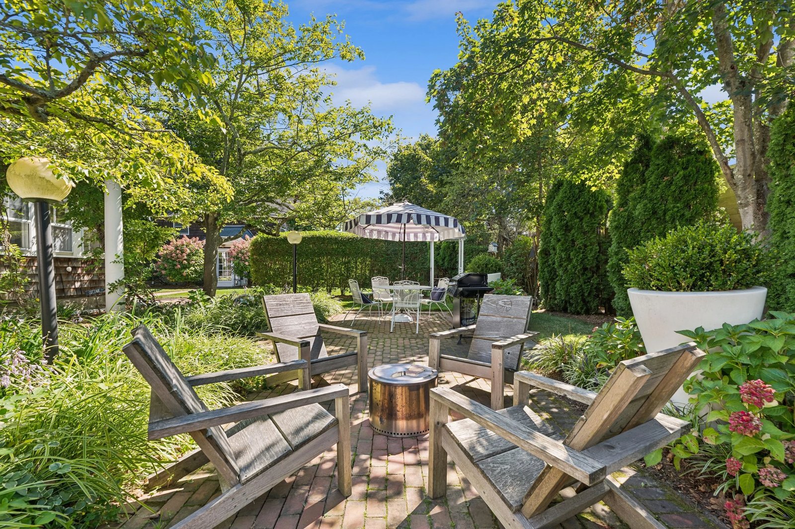 Bellport Inn — vibe