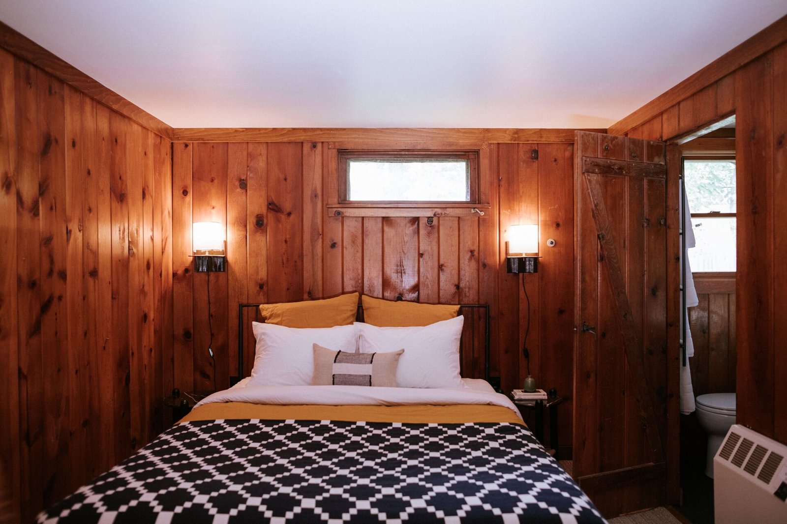 The Leeway — rooms