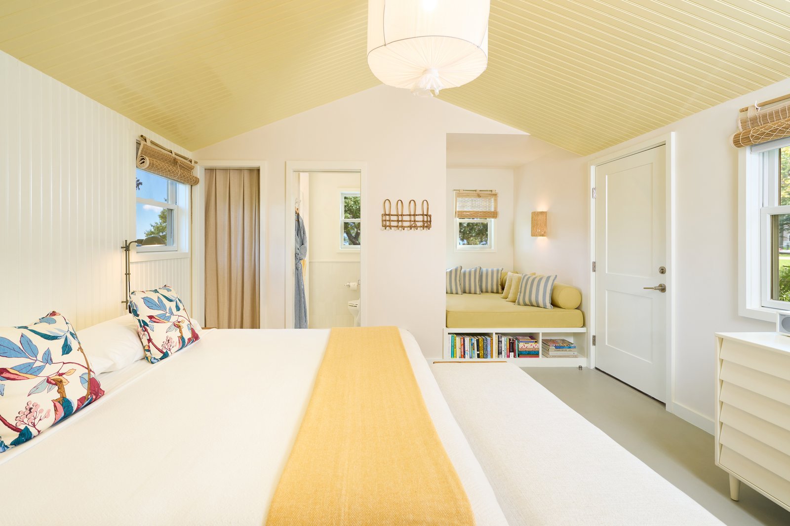 Silver Sands Motel & Beach Bungalows — rooms