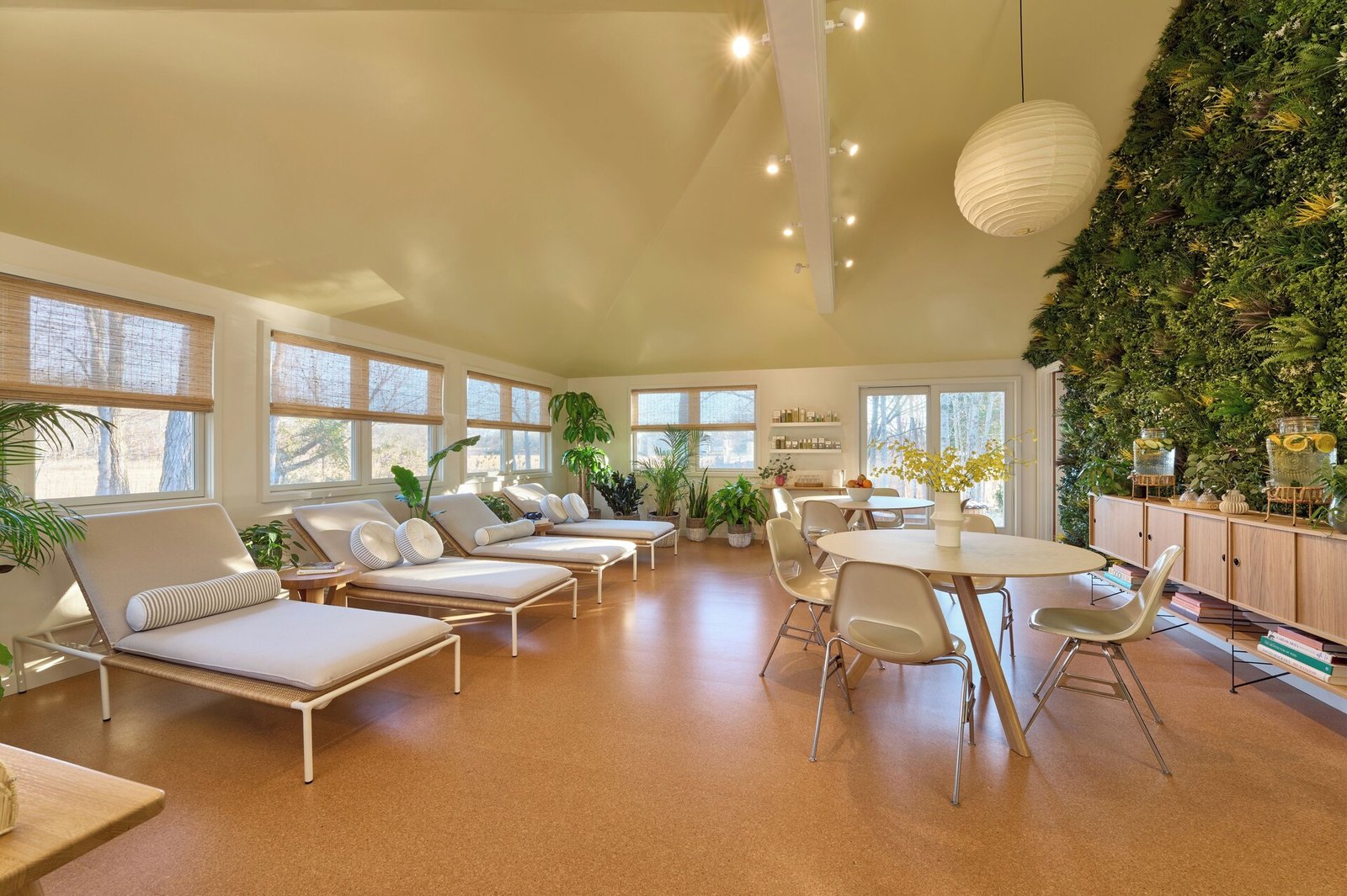 Silver Sands Motel & Beach Bungalows — eat & drink