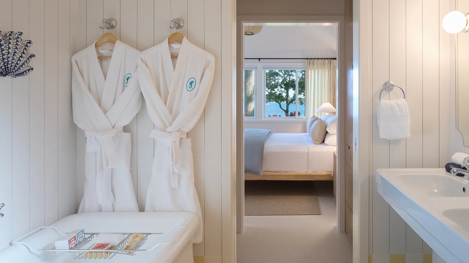 Silver Sands Motel & Beach Bungalows — rooms