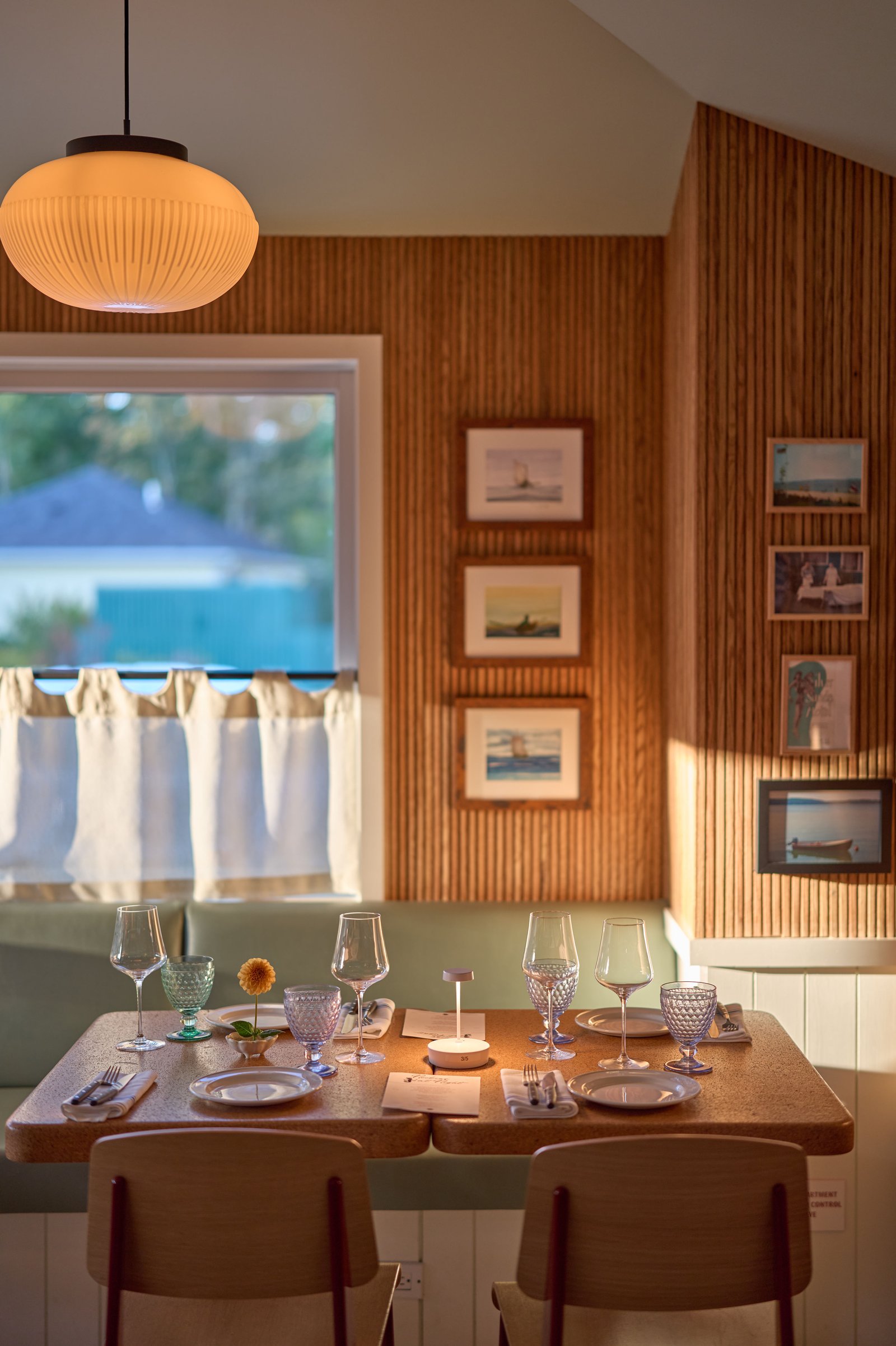 Silver Sands Motel & Beach Bungalows — eat & drink