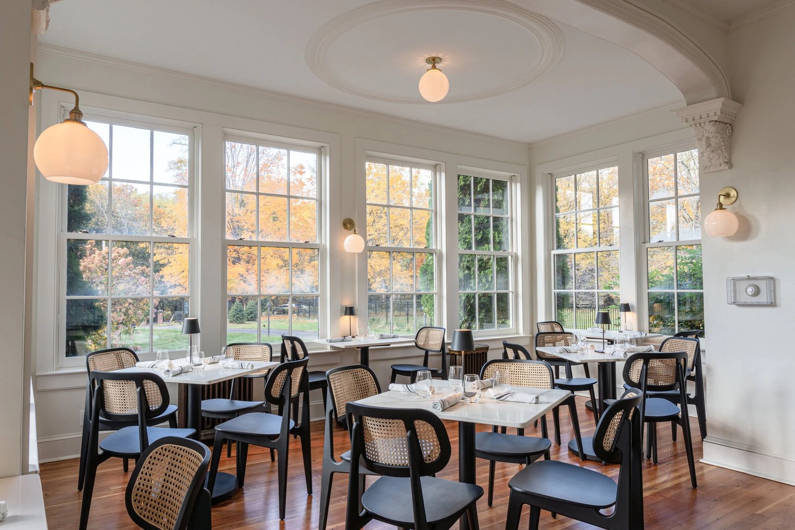Hutton Brickyards Riverfront Hotel + Venue, edgewood restaurant & parlor bar