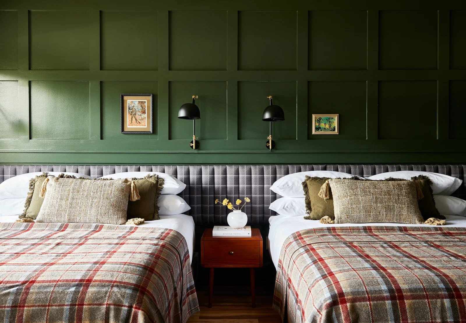 Hunter Lodge Bluebird by Lark — rooms
