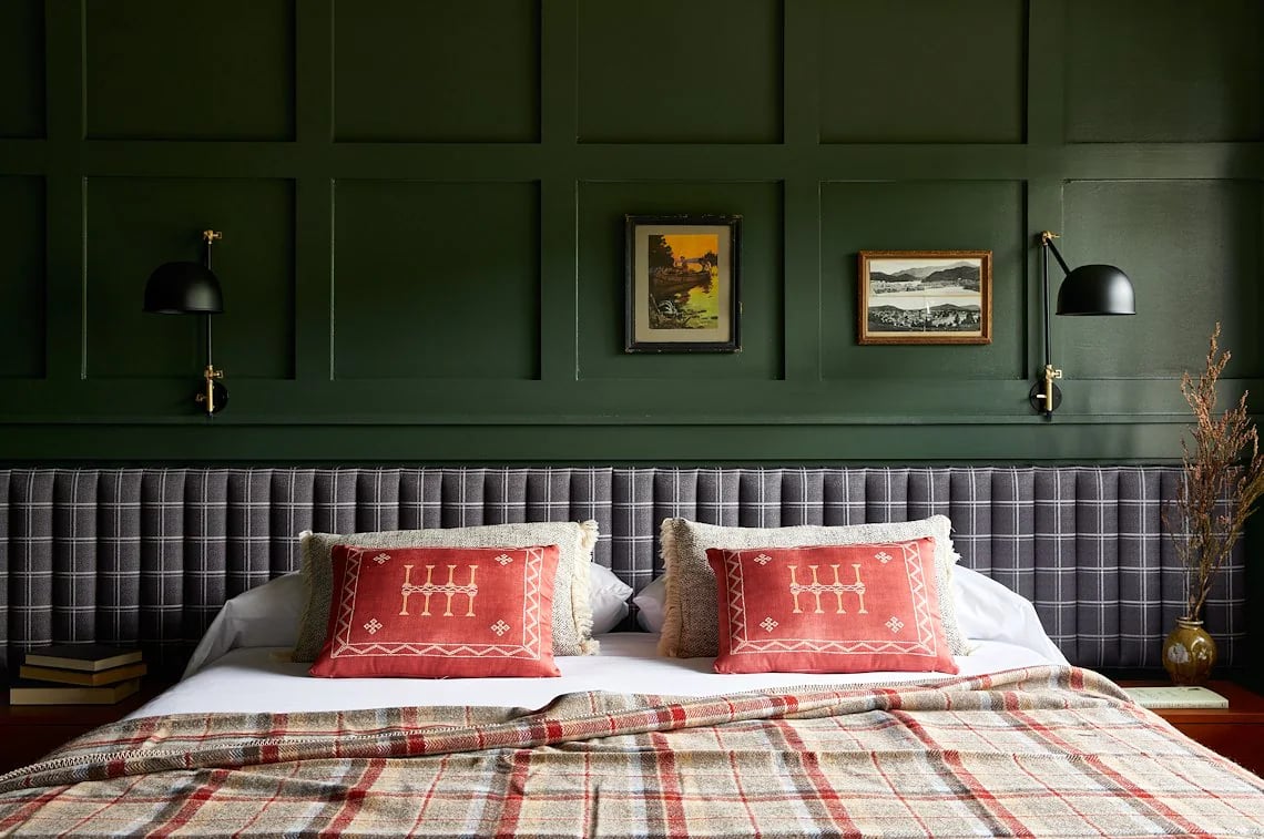 Hunter Lodge Bluebird by Lark — rooms