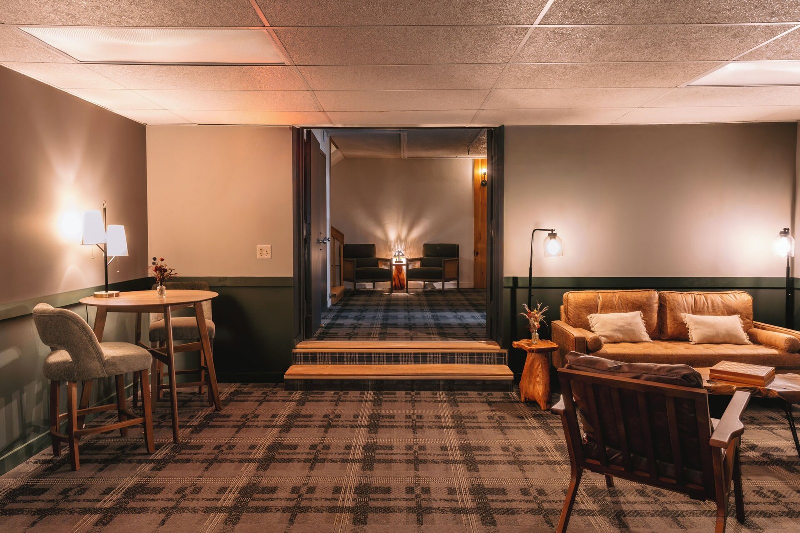 Hunter Lodge Bluebird by Lark — rooms