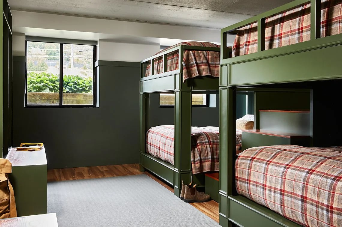 Hunter Lodge Bluebird by Lark — rooms