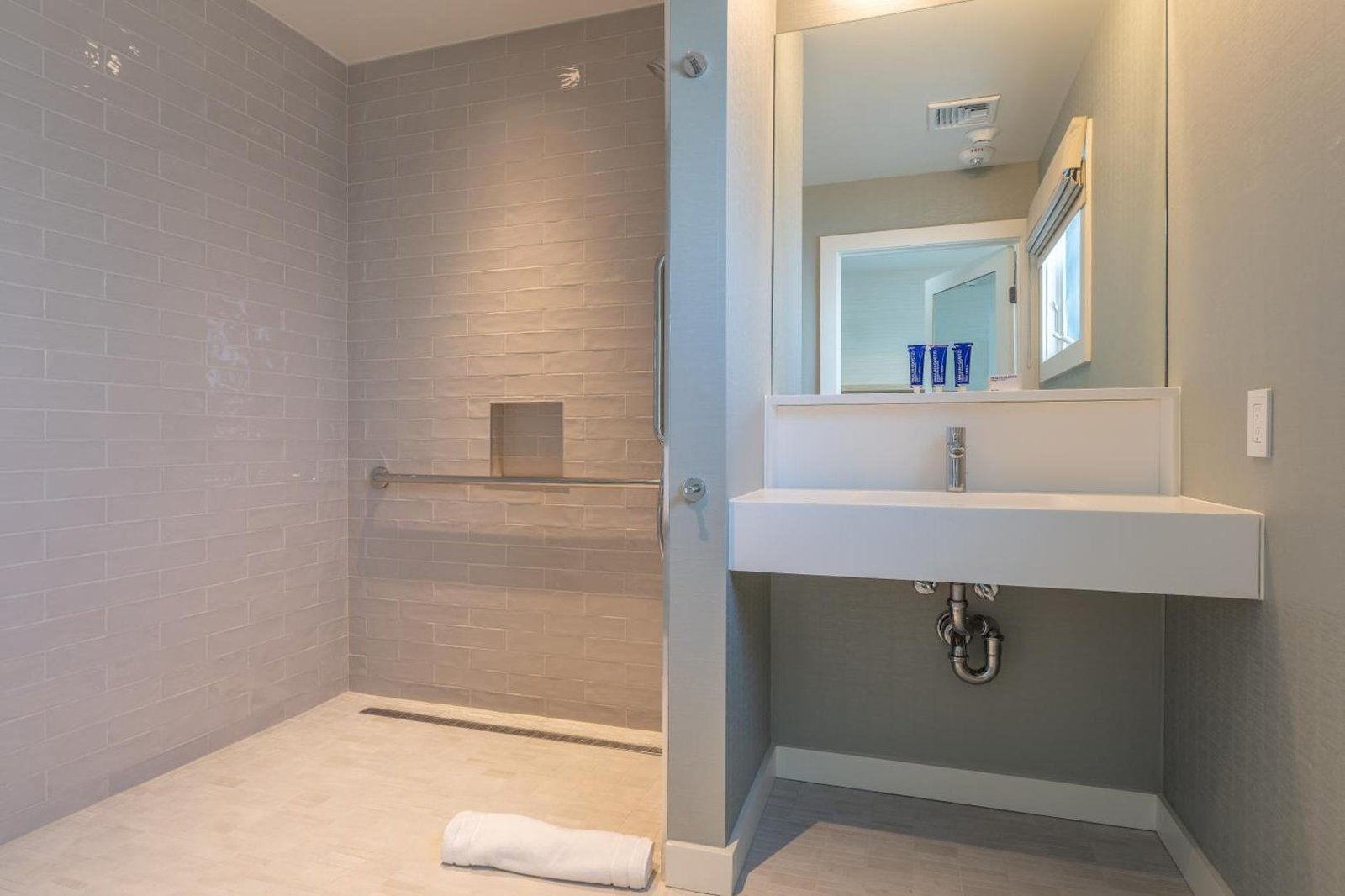 The Shoals Suites & Slips — rooms