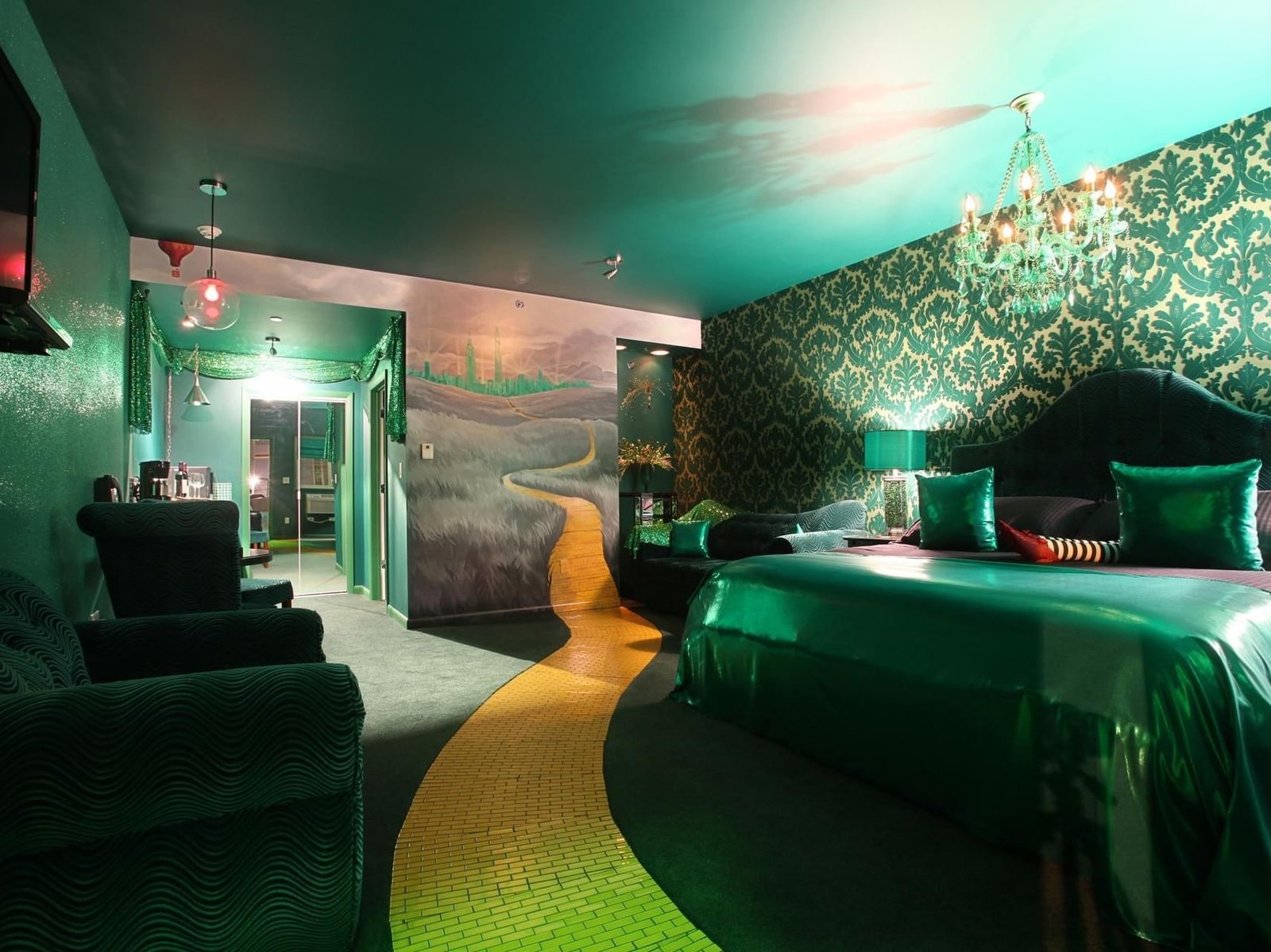 The Roxbury Experience | Falls Side — rooms