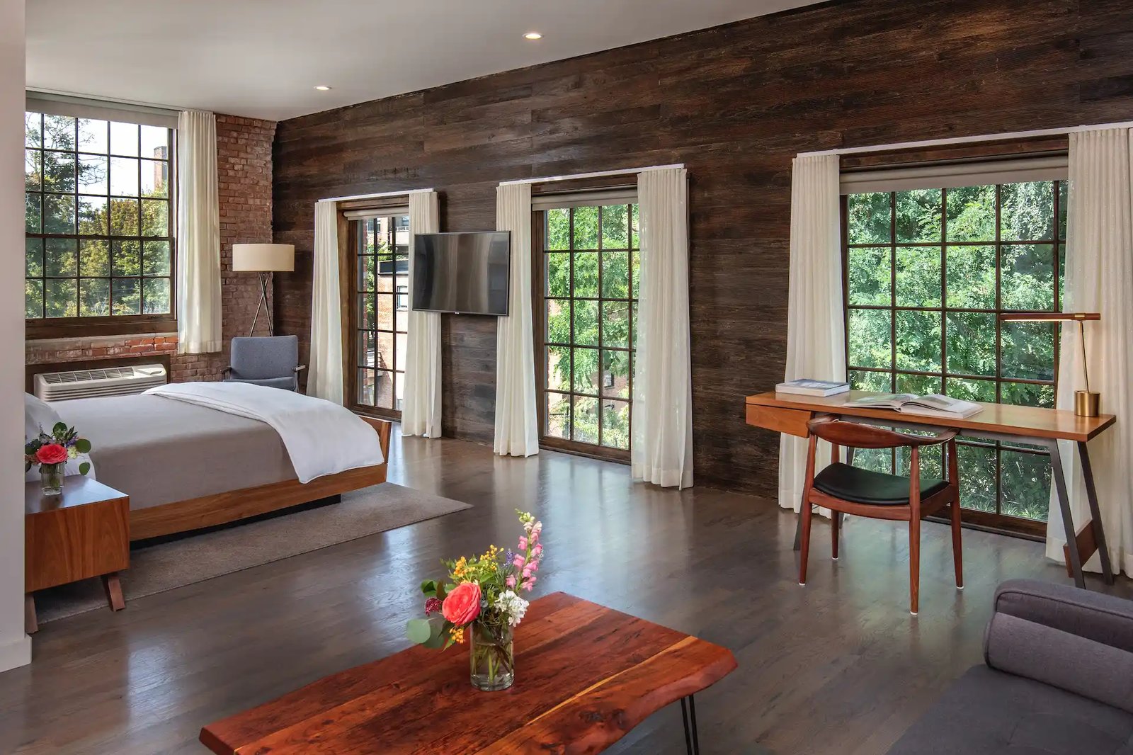 The Roundhouse Hotel — rooms
