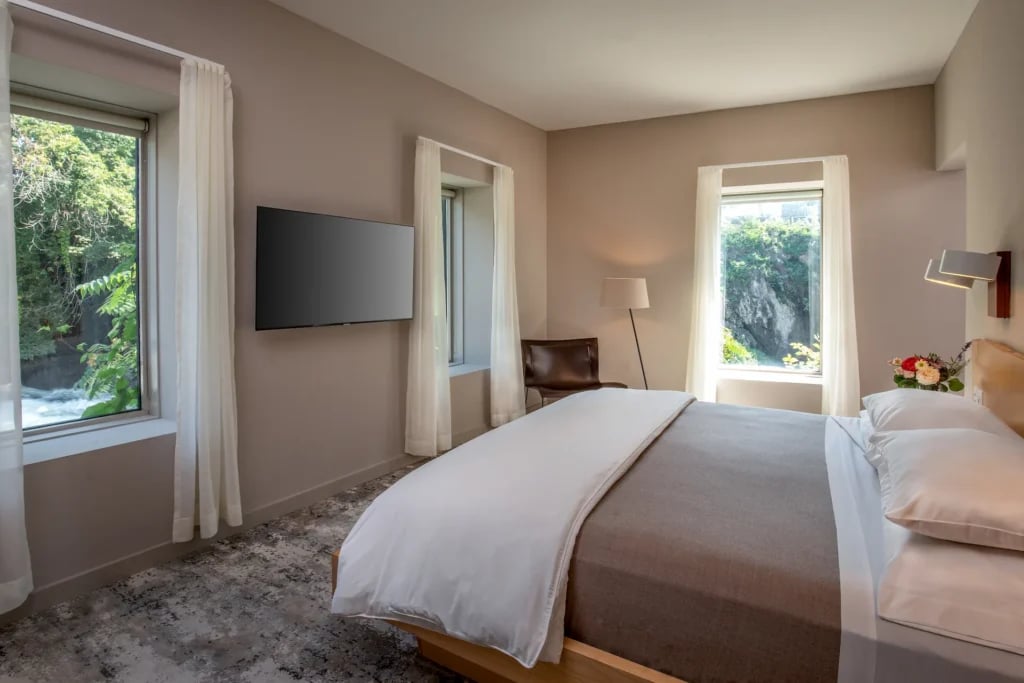 The Roundhouse Hotel — rooms
