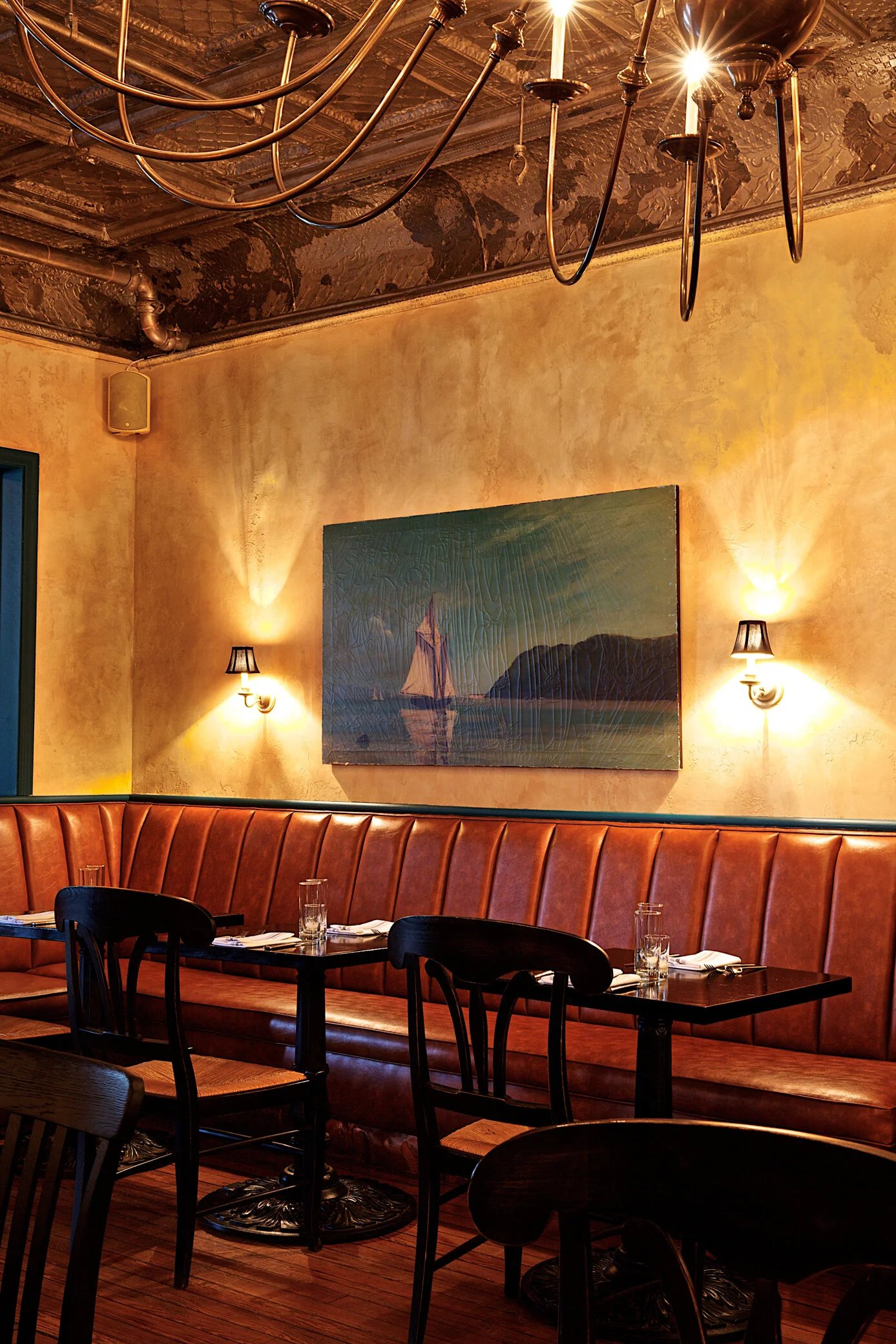 Stewart House Hotel & 1883 Tavern — eat & drink