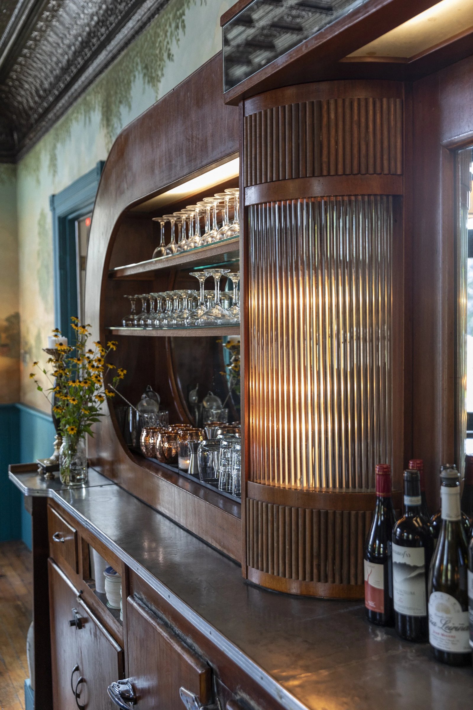 Stewart House Hotel & 1883 Tavern — eat & drink