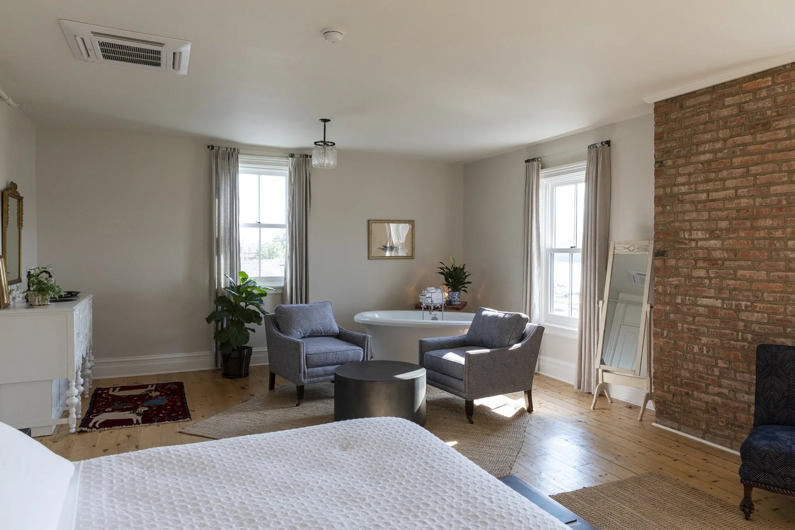 Stewart House Hotel & 1883 Tavern — rooms