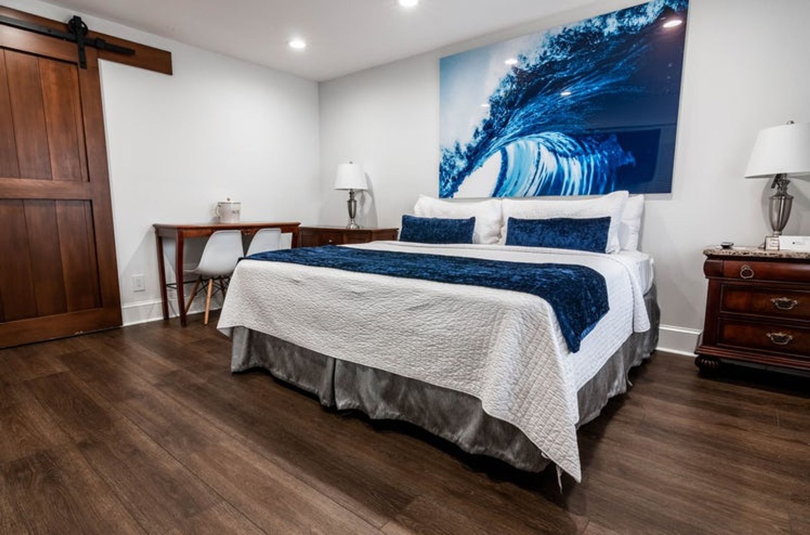 Daunt's Albatross Motel — rooms