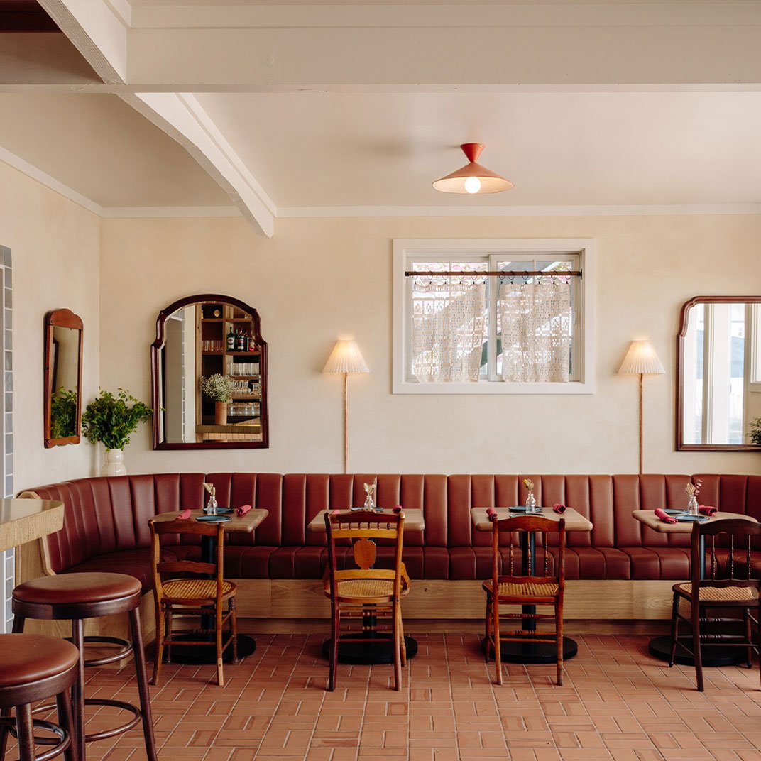 Daunt's Albatross Motel — eat & drink