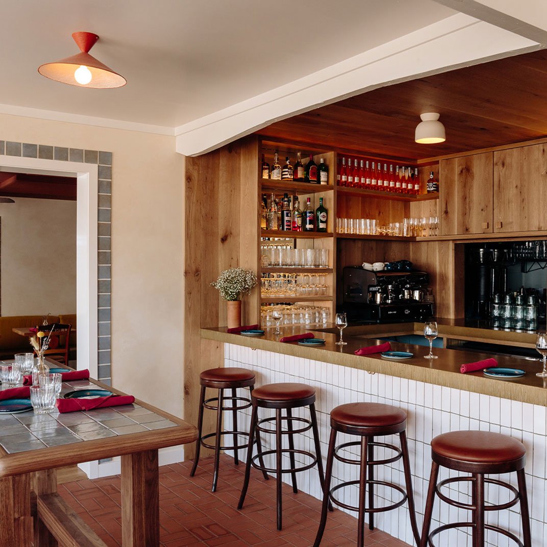 Daunt's Albatross Motel — eat & drink