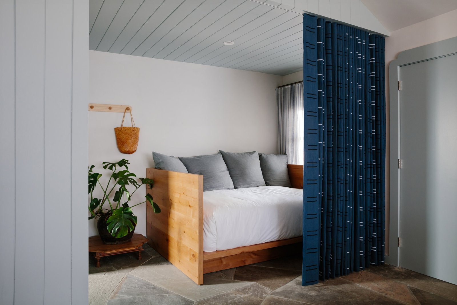 Daunt's Albatross Motel — rooms