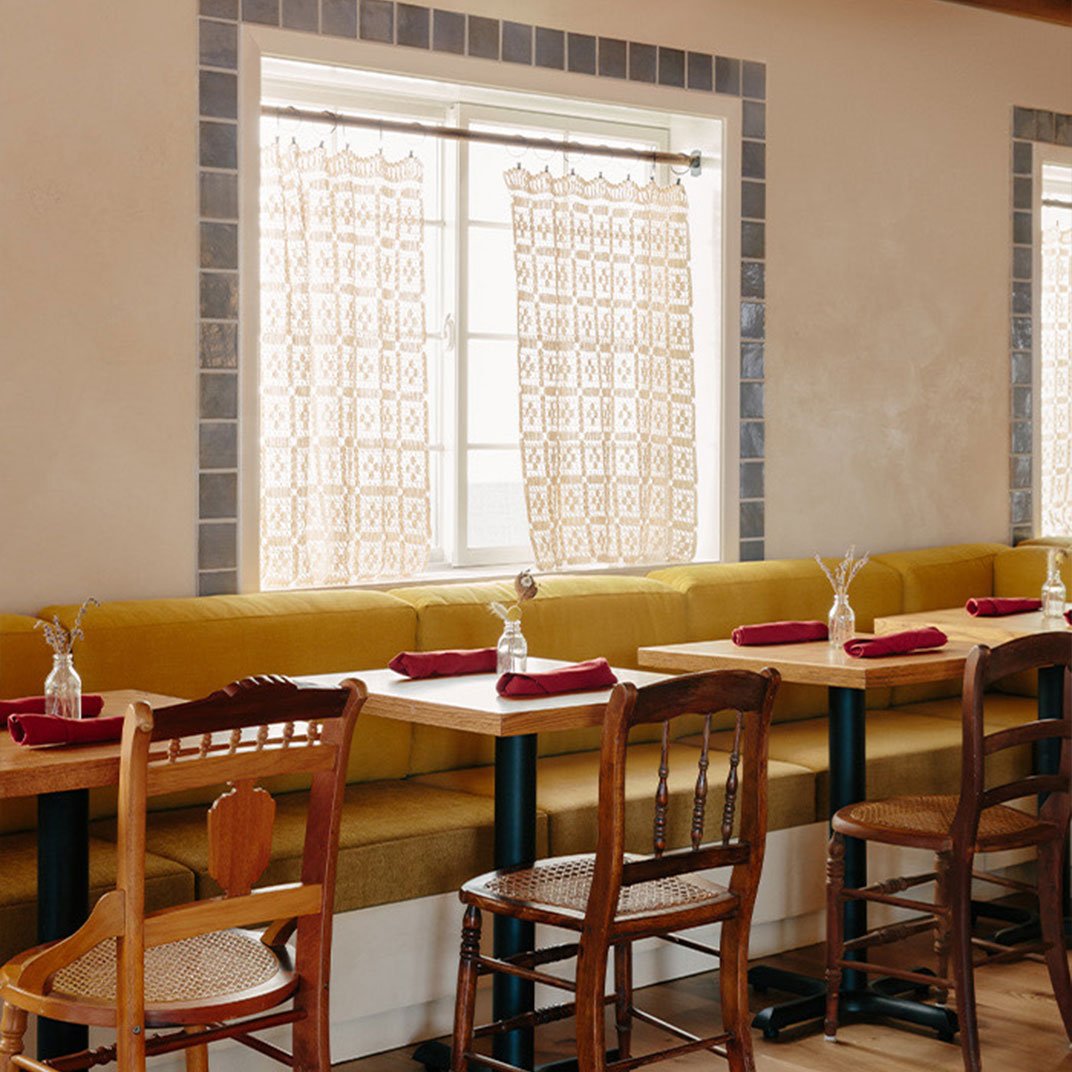Daunt's Albatross Motel — eat & drink